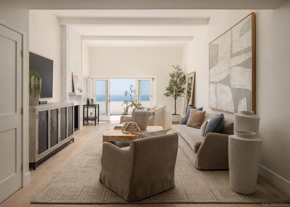 2206 Place Monaco Del Mar, CA 92014