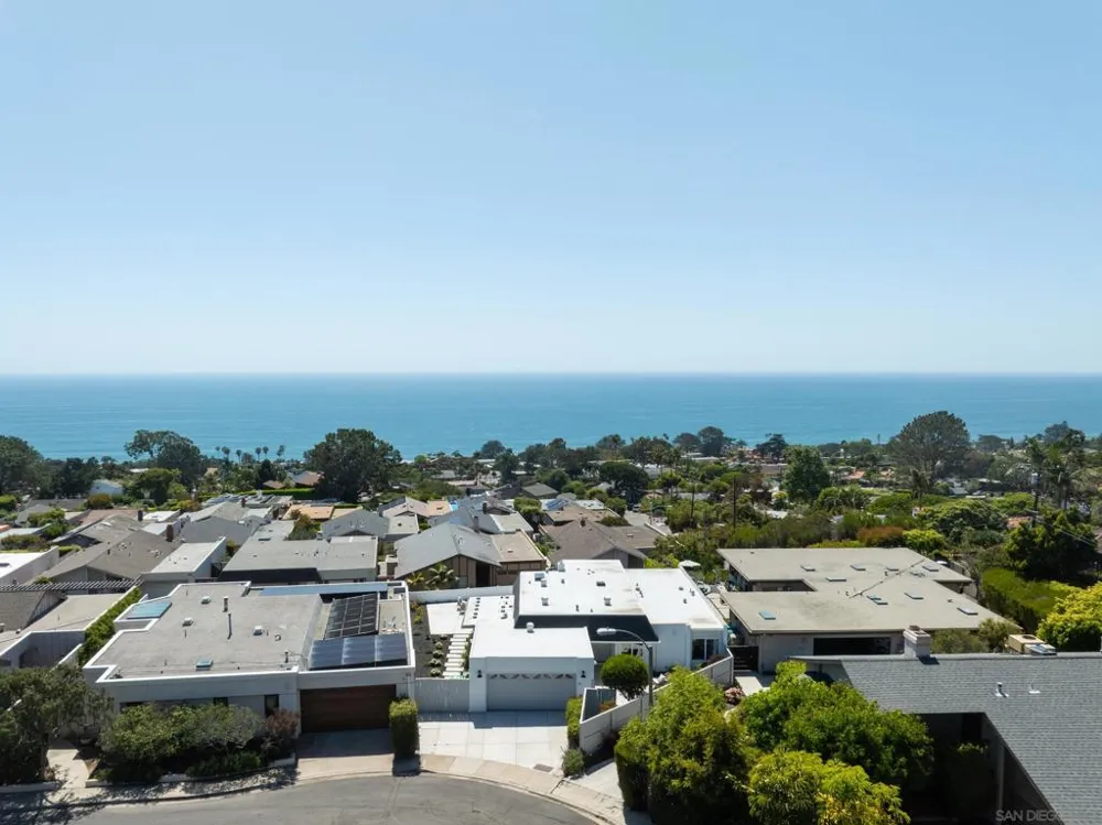 2206 Place Monaco Del Mar, CA 92014
