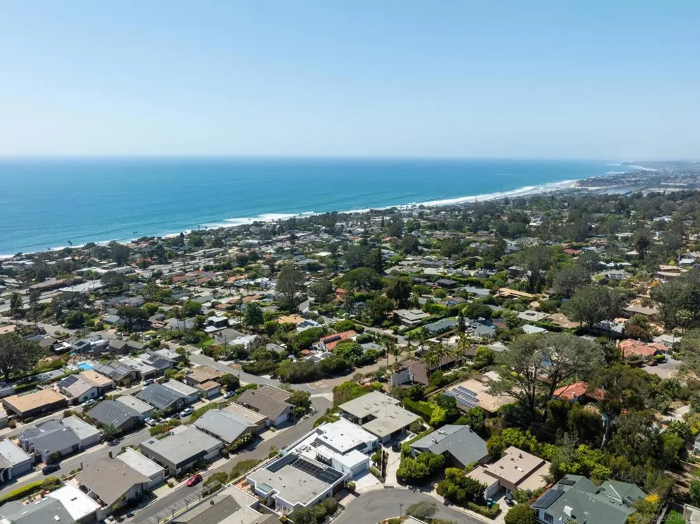 2206 Place Monaco Del Mar, CA 92014