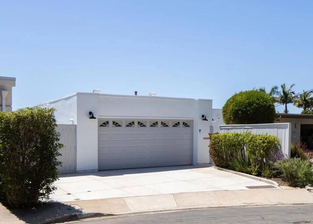 2206 Place Monaco Del Mar, CA 92014