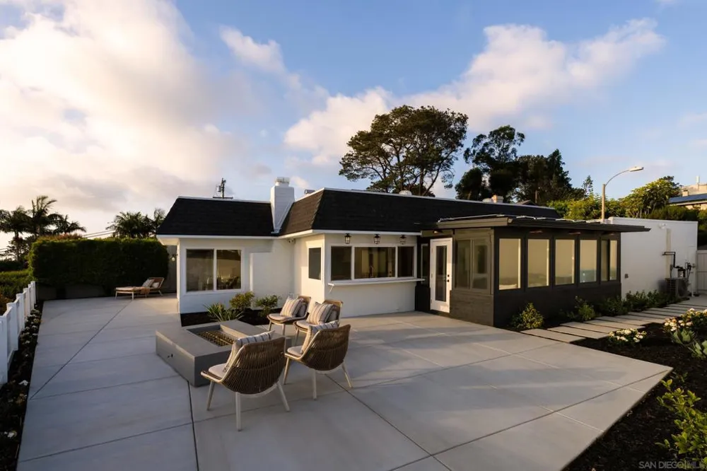 2206 Place Monaco Del Mar, CA 92014
