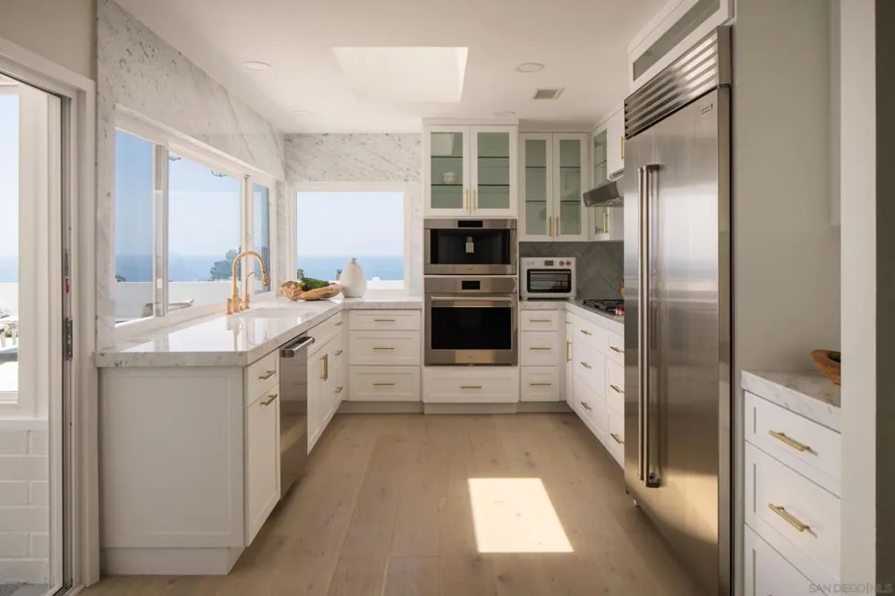 2206 Place Monaco Del Mar, CA 92014