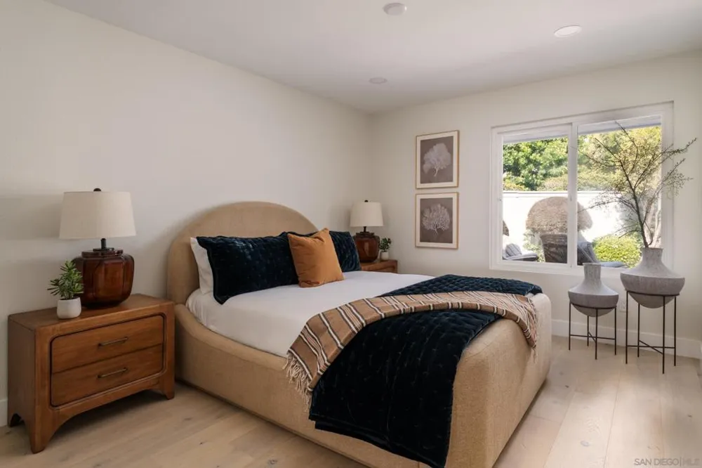 2206 Place Monaco Del Mar, CA 92014