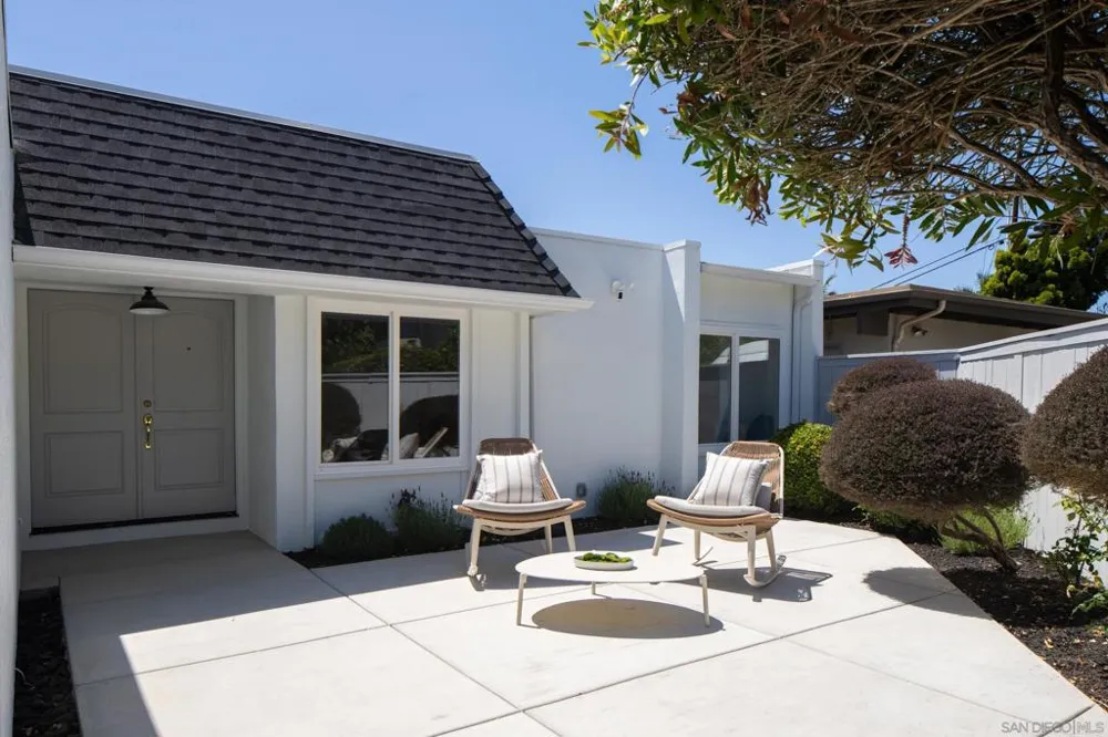 2206 Place Monaco Del Mar, CA 92014