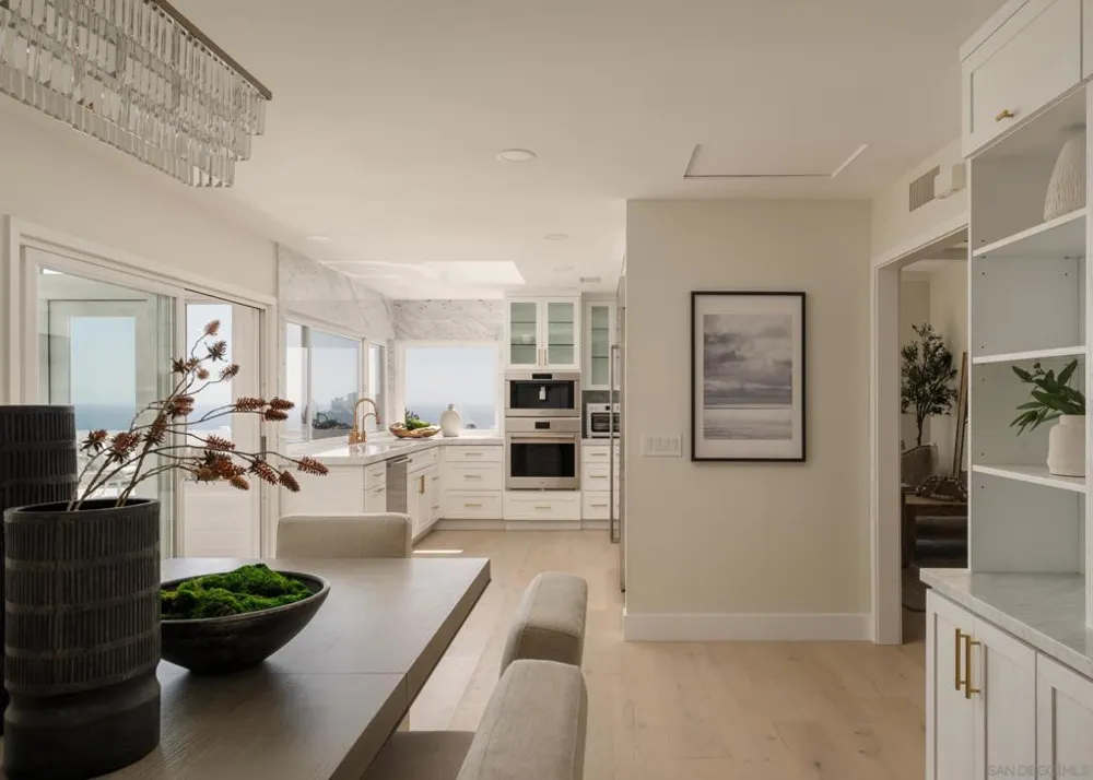 2206 Place Monaco Del Mar, CA 92014