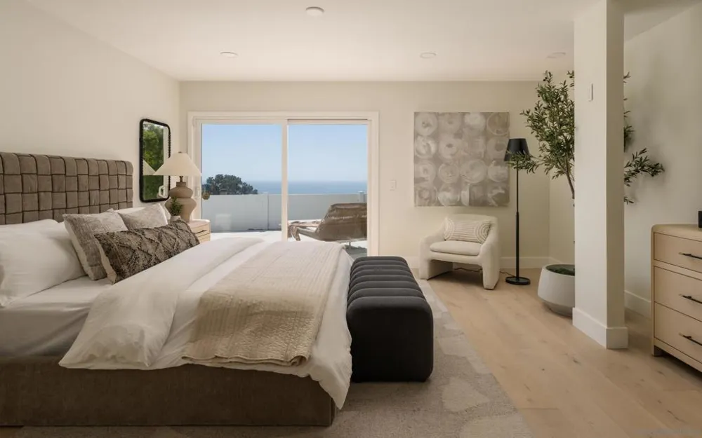 2206 Place Monaco Del Mar, CA 92014