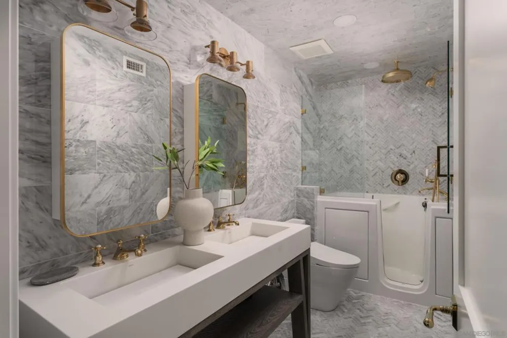 2206 Place Monaco Del Mar, CA 92014