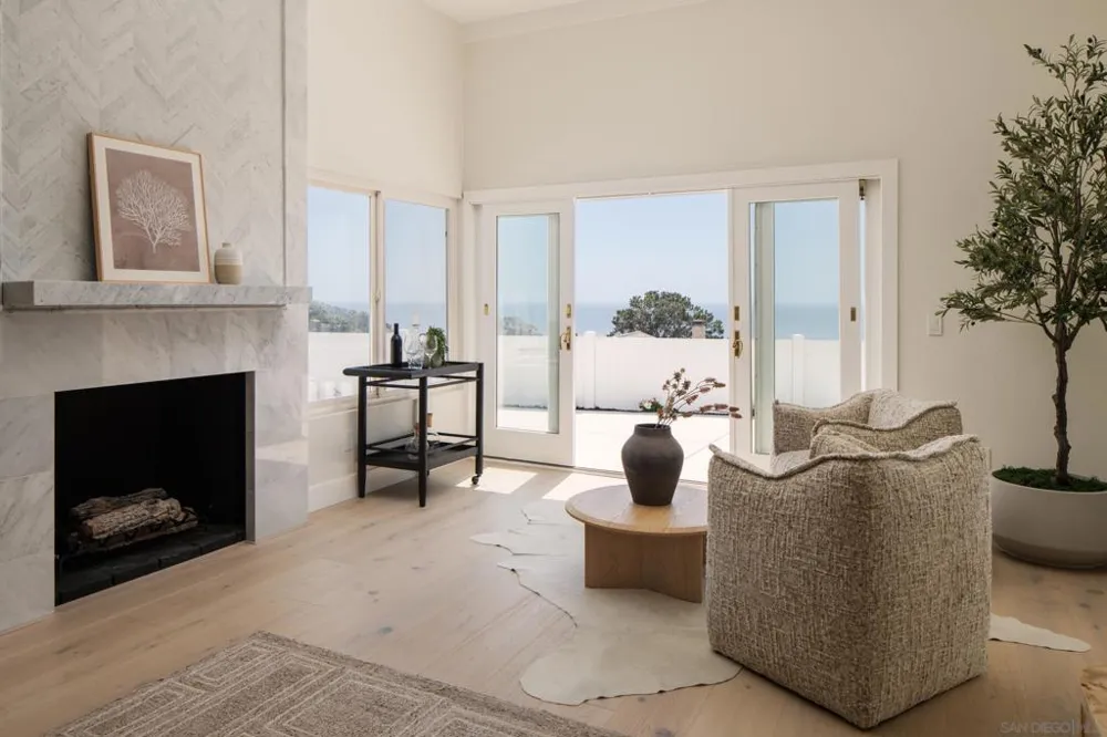 2206 Place Monaco Del Mar, CA 92014