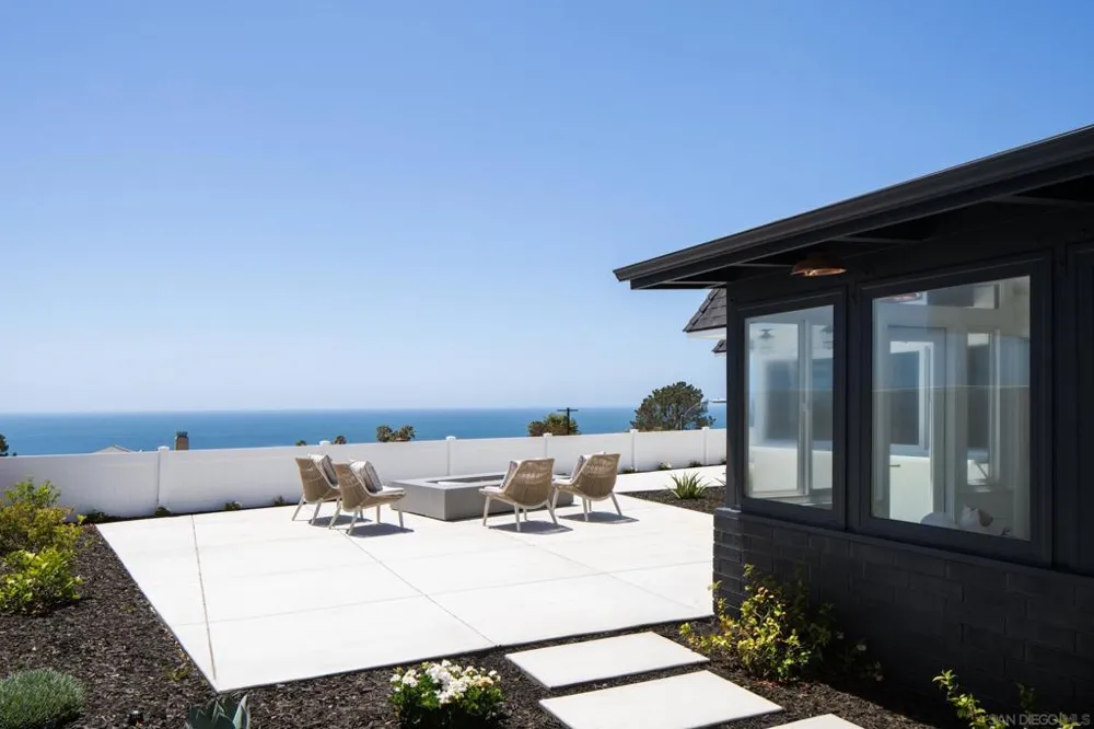 2206 Place Monaco Del Mar, CA 92014