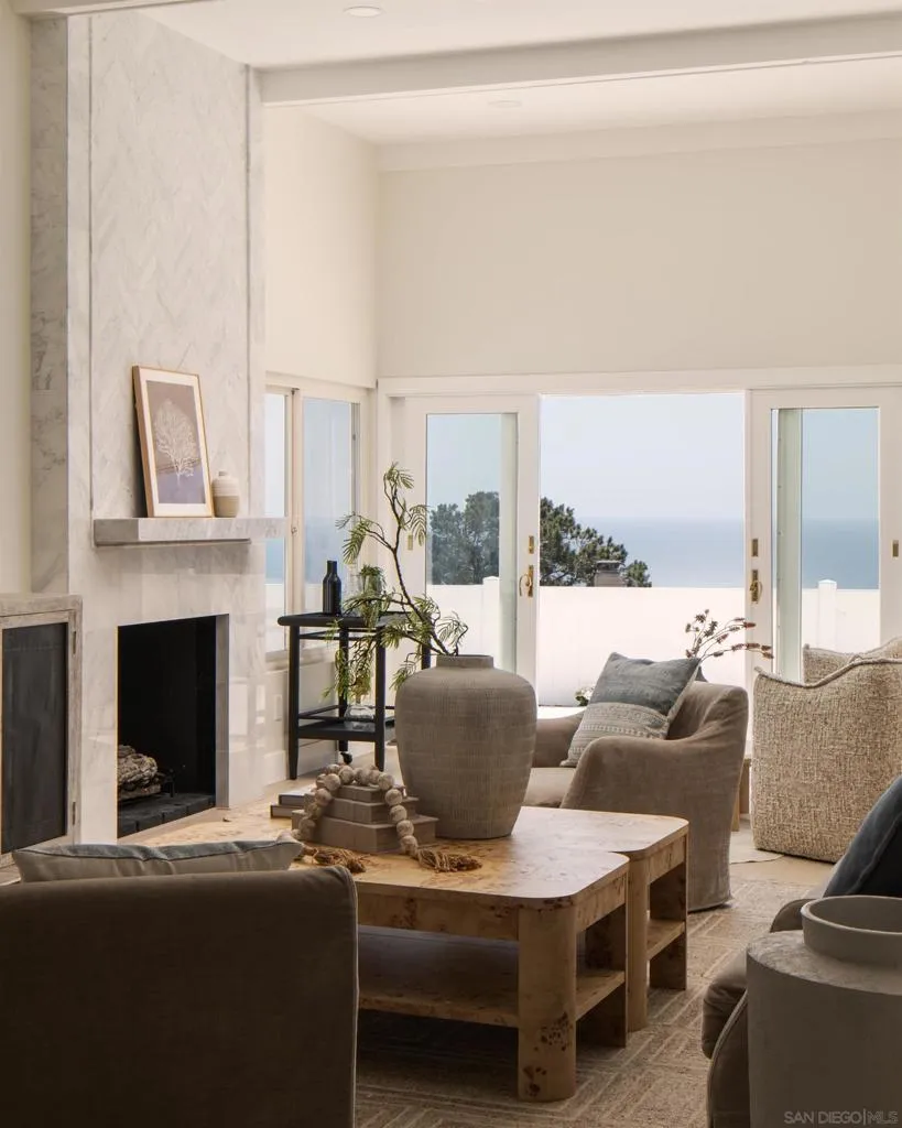 2206 Place Monaco Del Mar, CA 92014