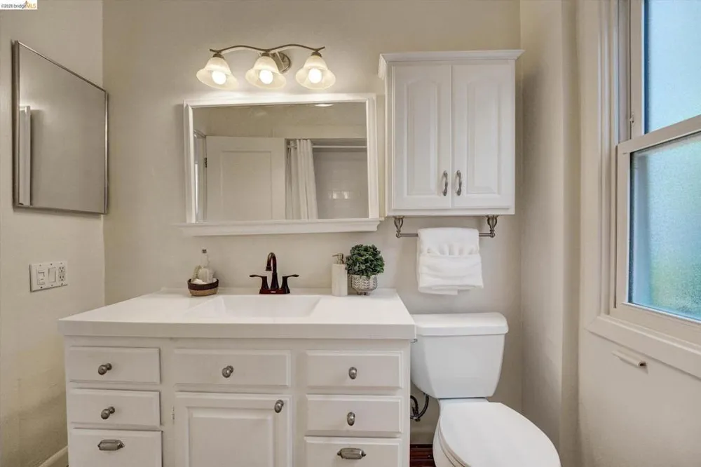 4080 Kuhnle Ave Oakland, CA 94605