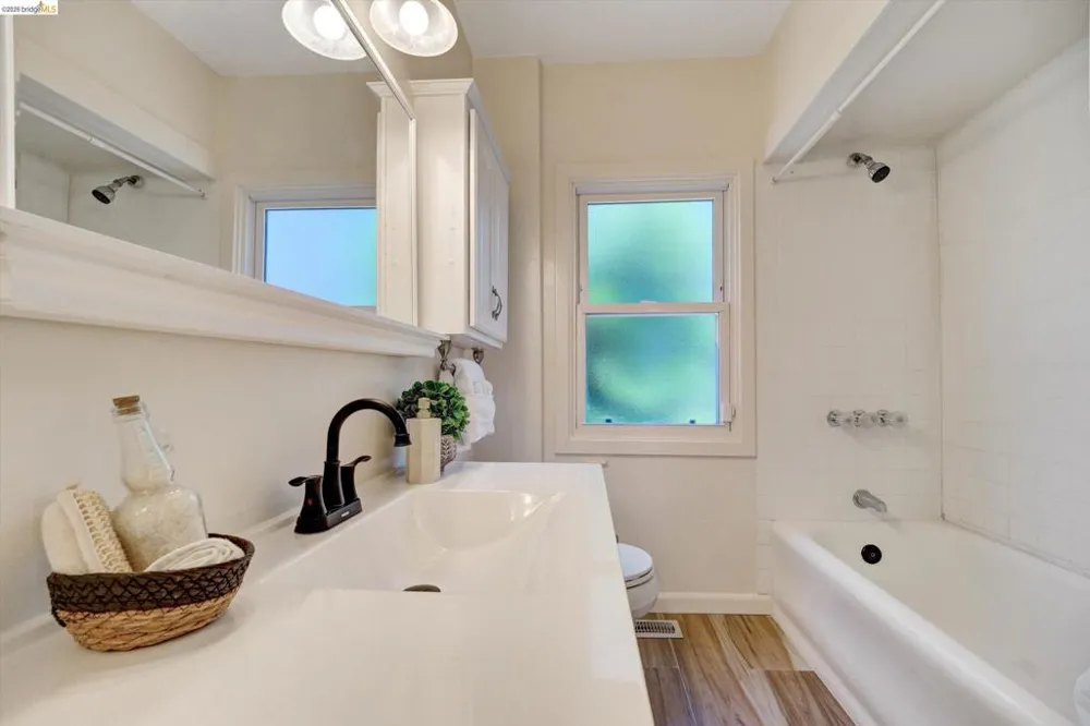 4080 Kuhnle Ave Oakland, CA 94605