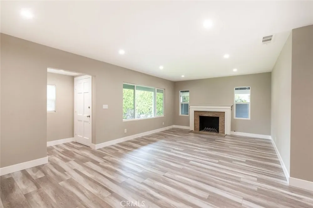 6633 Costello Avenue Valley Glen, CA 91405