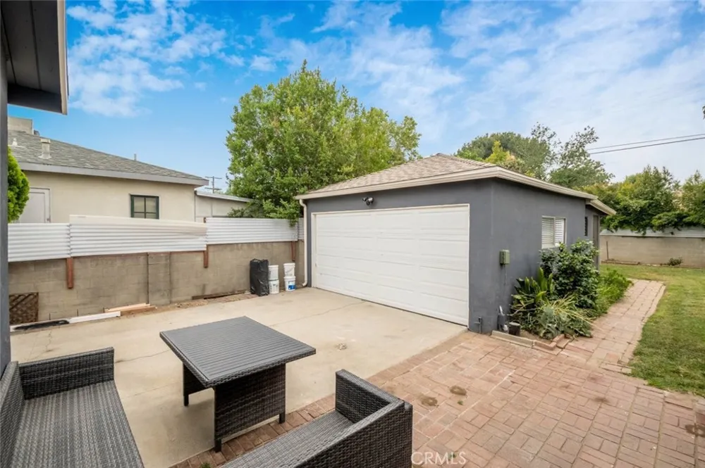 6633 Costello Avenue Valley Glen, CA 91405