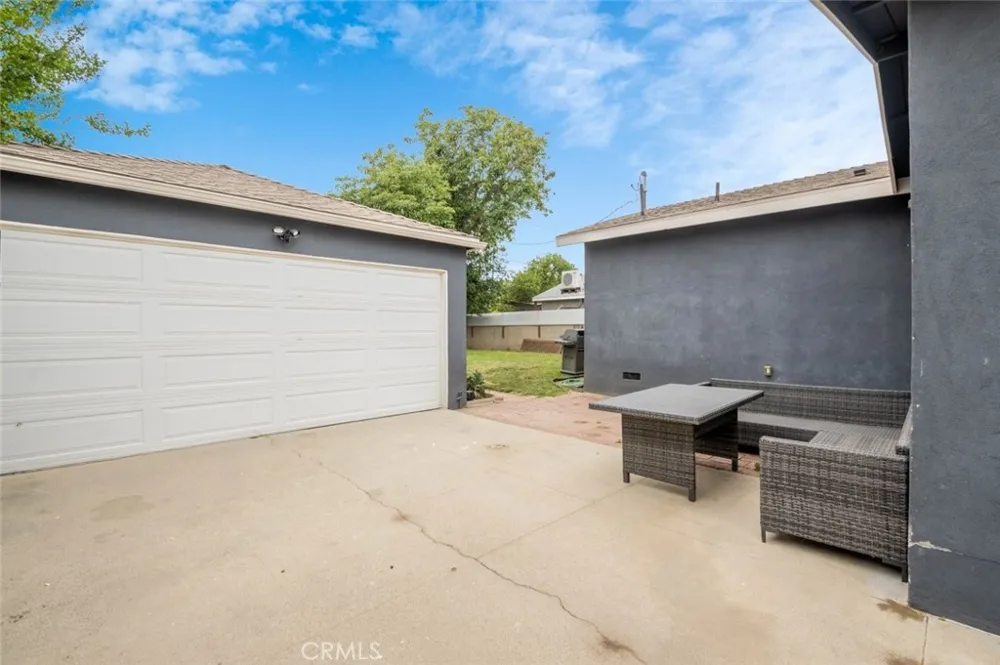 6633 Costello Avenue Valley Glen, CA 91405