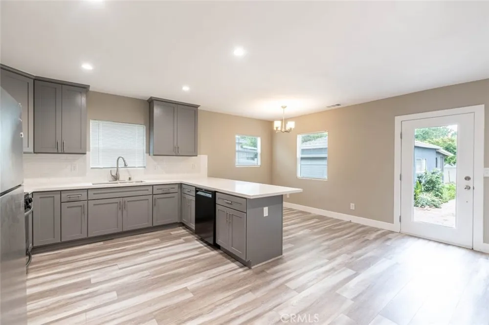 6633 Costello Avenue Valley Glen, CA 91405