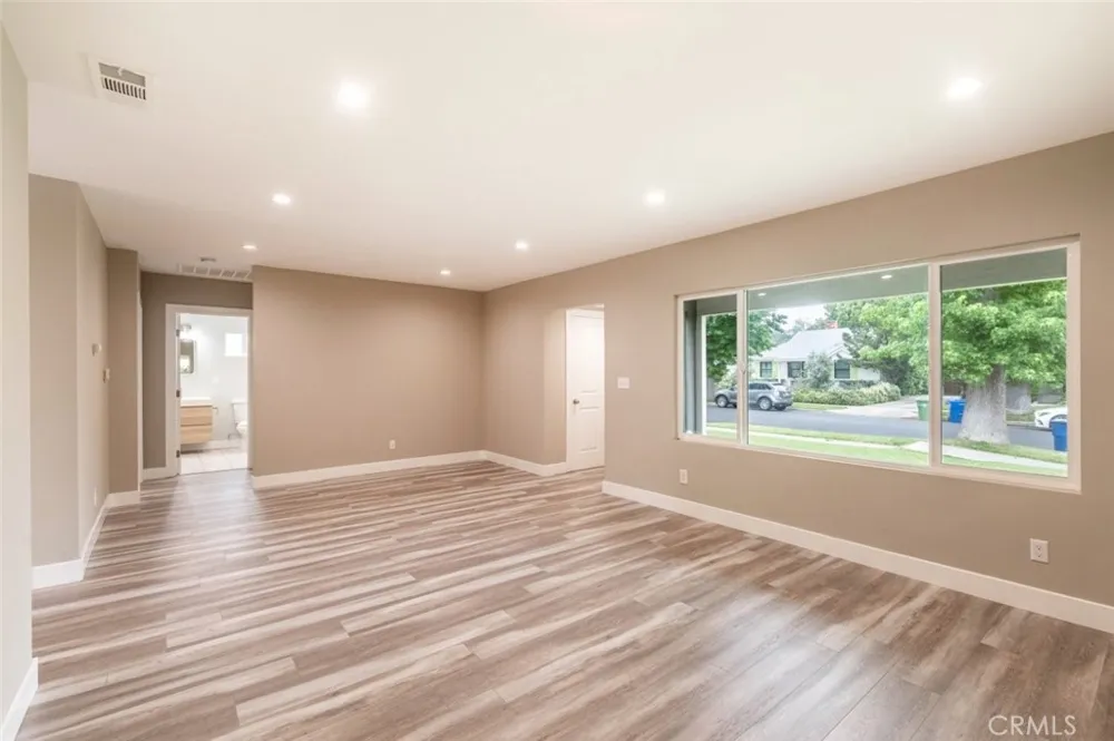 6633 Costello Avenue Valley Glen, CA 91405