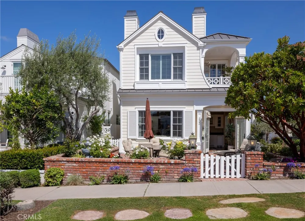 223 Marigold Avenue Corona del Mar, CA 92625