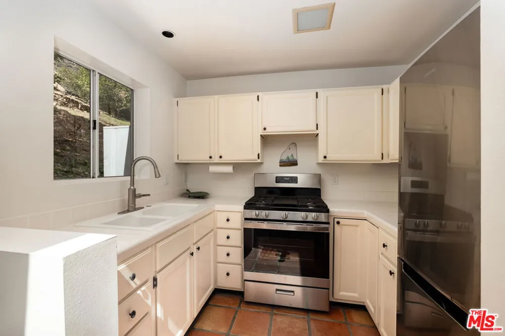 1060 Ladera Lane Santa Barbara, CA 93108