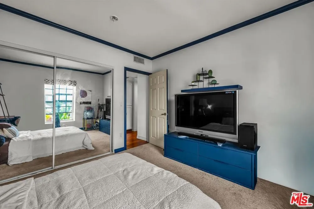 4832 Whitsett Avenue #202 Valley Village, CA 91607
