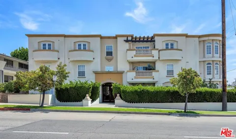 4832 Whitsett Avenue #202