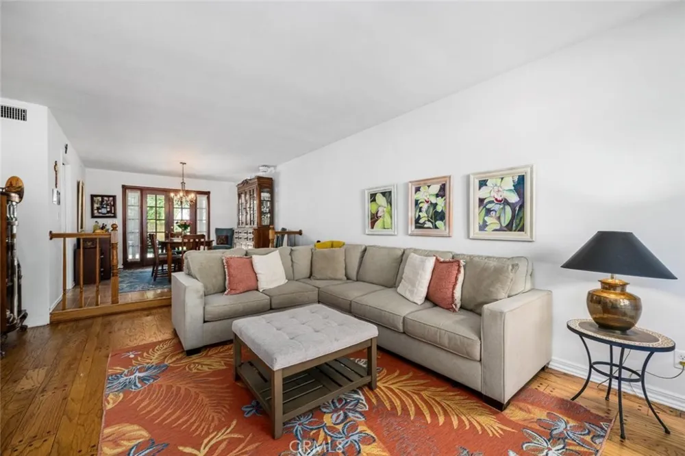 3902 Toland Los Alamitos, CA 90720