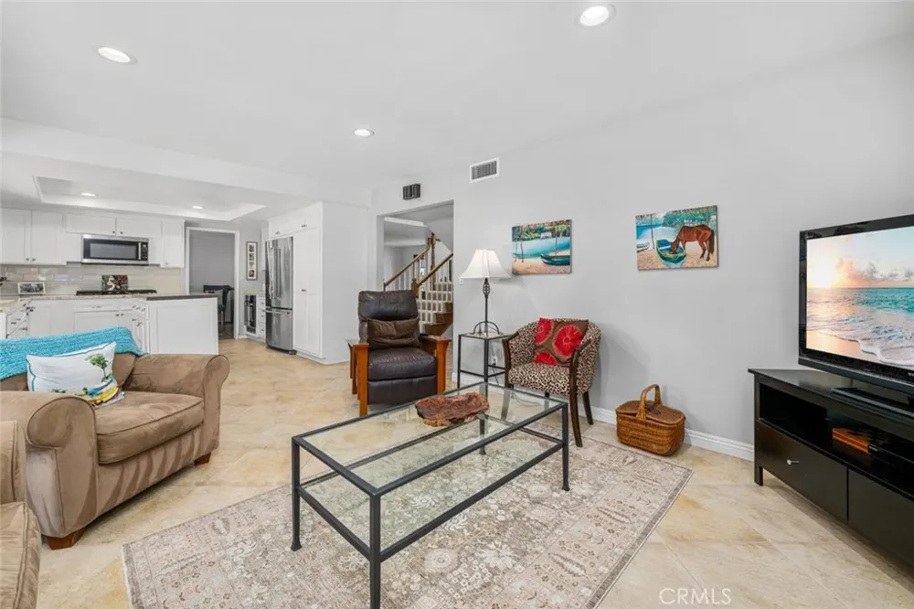 3902 Toland Los Alamitos, CA 90720