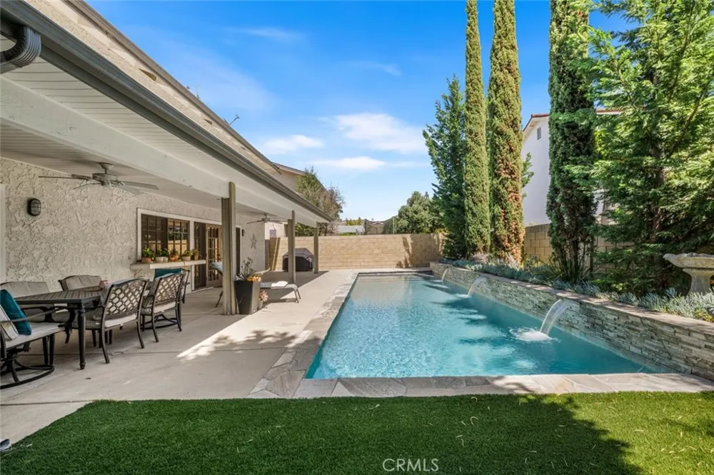 3902 Toland Los Alamitos, CA 90720