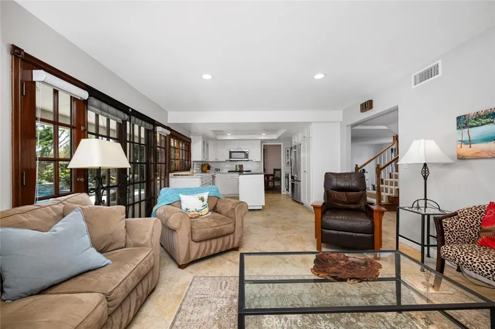3902 Toland Los Alamitos, CA 90720