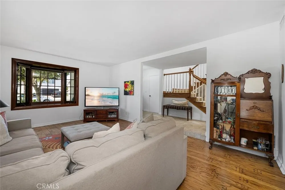 3902 Toland Los Alamitos, CA 90720