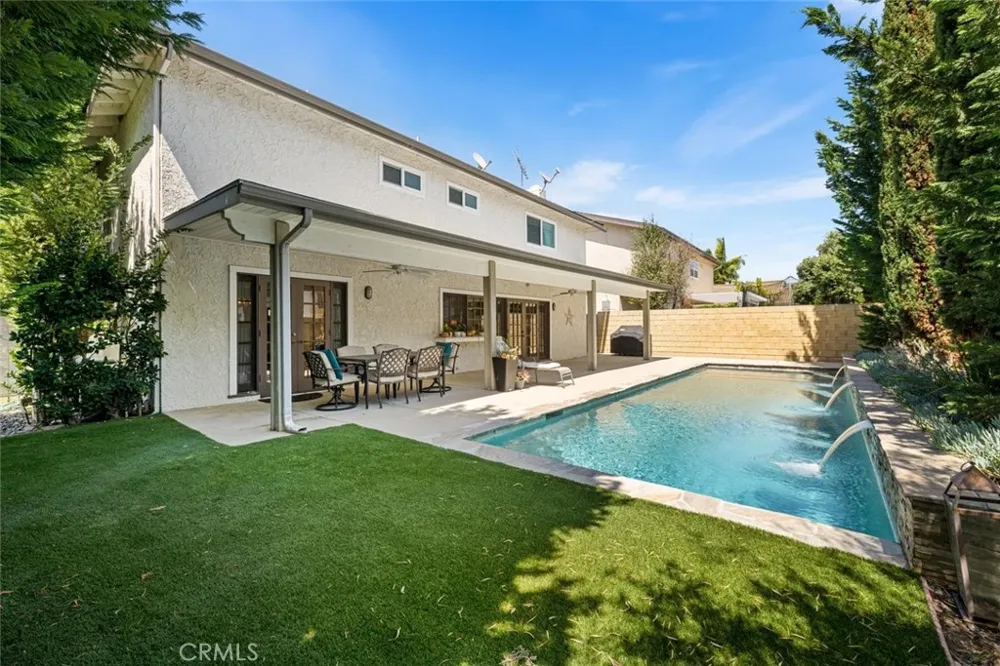 3902 Toland Los Alamitos, CA 90720