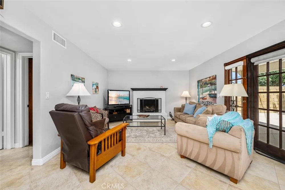 3902 Toland Los Alamitos, CA 90720