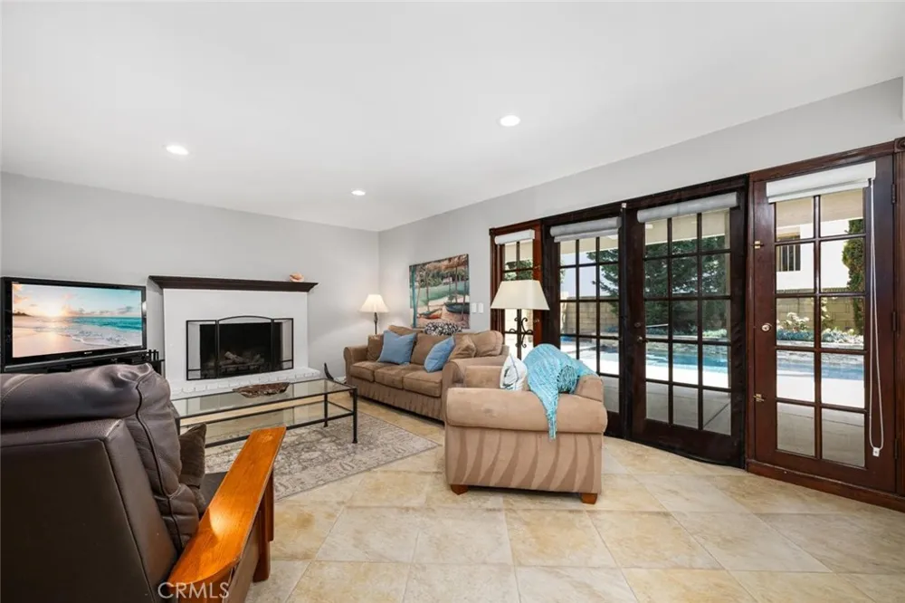 3902 Toland Los Alamitos, CA 90720