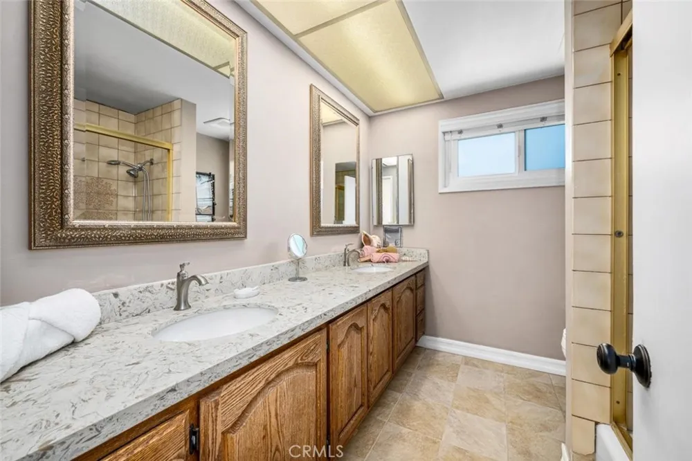3902 Toland Los Alamitos, CA 90720