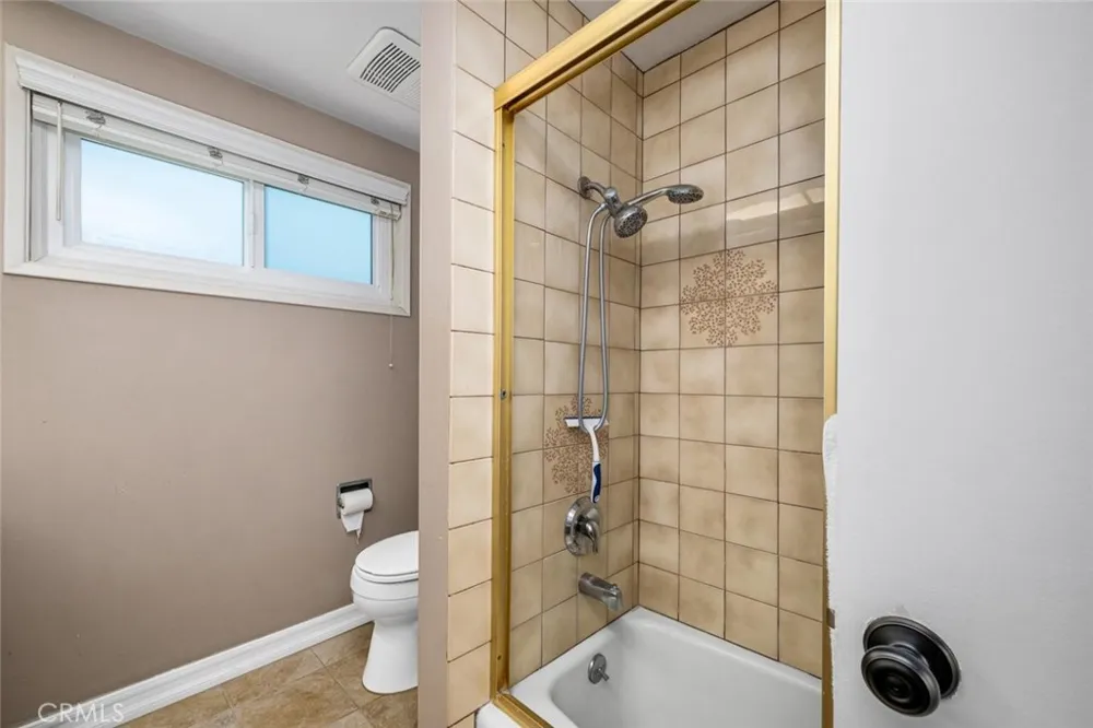 3902 Toland Los Alamitos, CA 90720