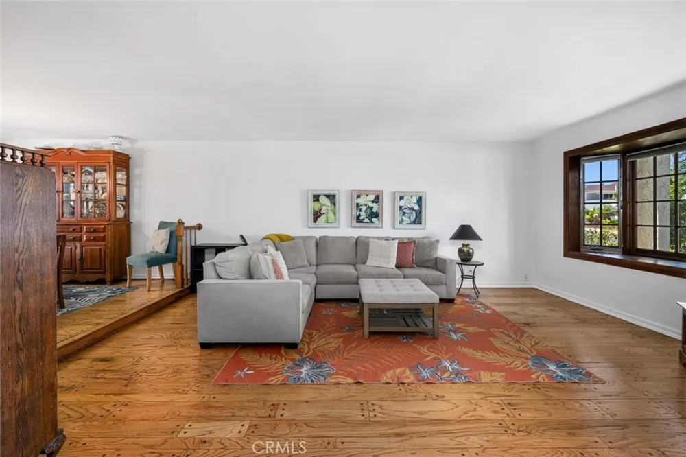 3902 Toland Los Alamitos, CA 90720