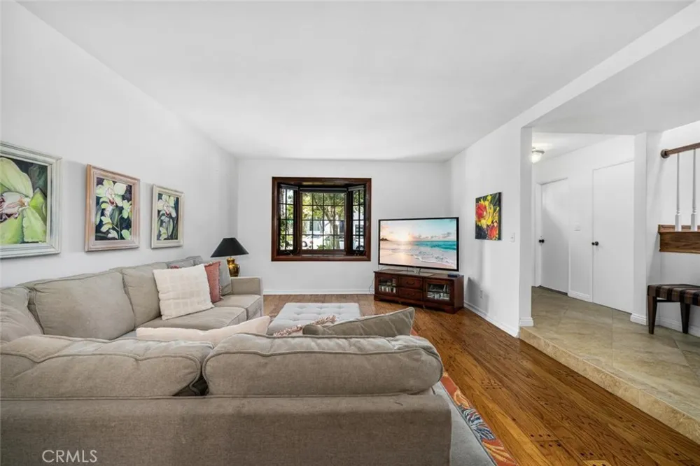 3902 Toland Los Alamitos, CA 90720