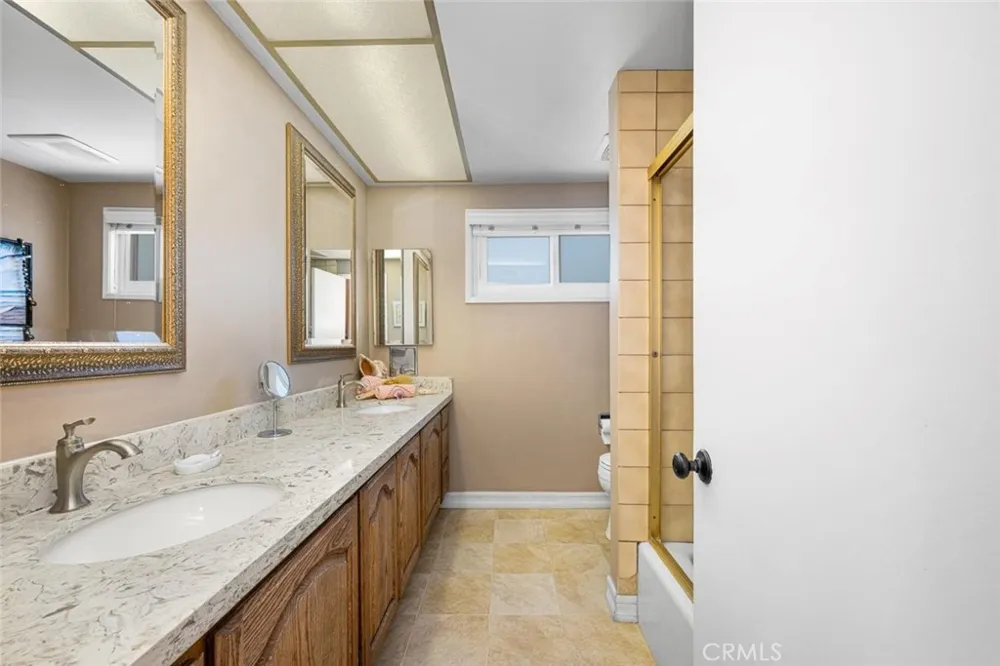 3902 Toland Los Alamitos, CA 90720
