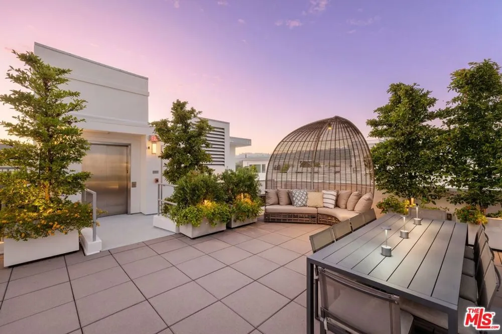 450 Palm Drive #507 Beverly Hills, CA 90210