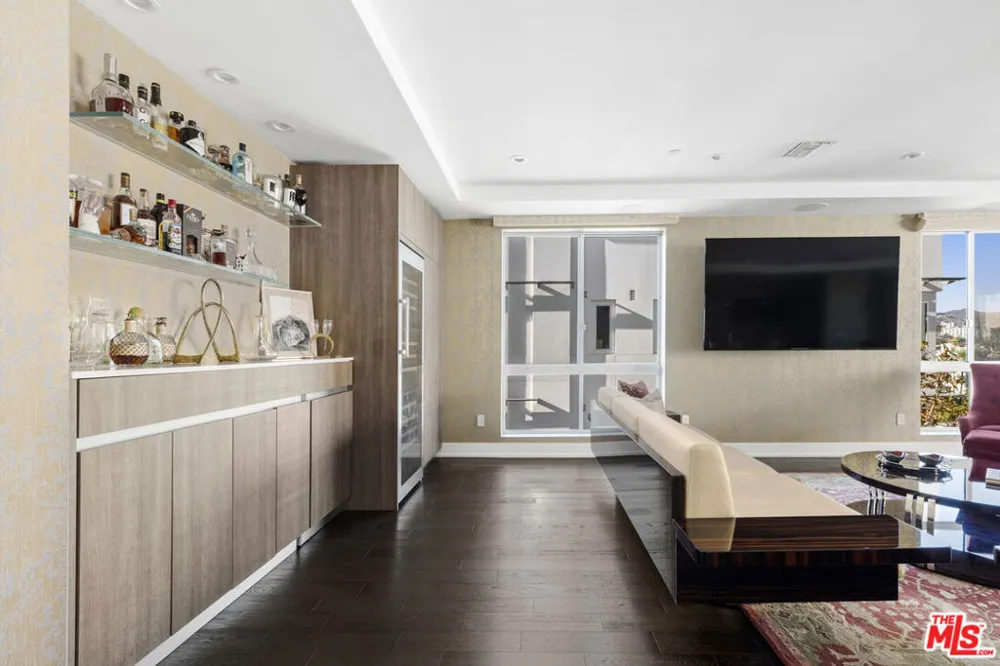 450 Palm Drive #507 Beverly Hills, CA 90210