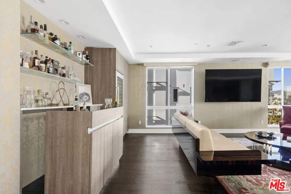450 Palm Drive #507 Beverly Hills, CA 90210