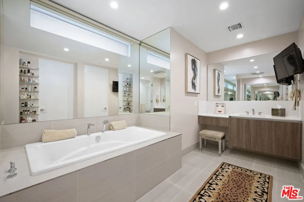 450 Palm Drive #507 Beverly Hills, CA 90210