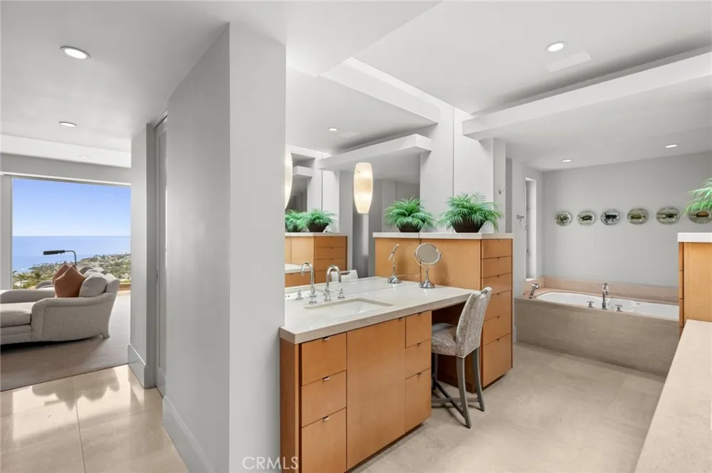 1409 Samoa Way Laguna Beach, CA 92651