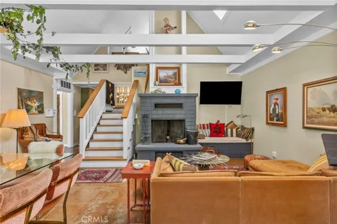 2157 Mariposa Lane