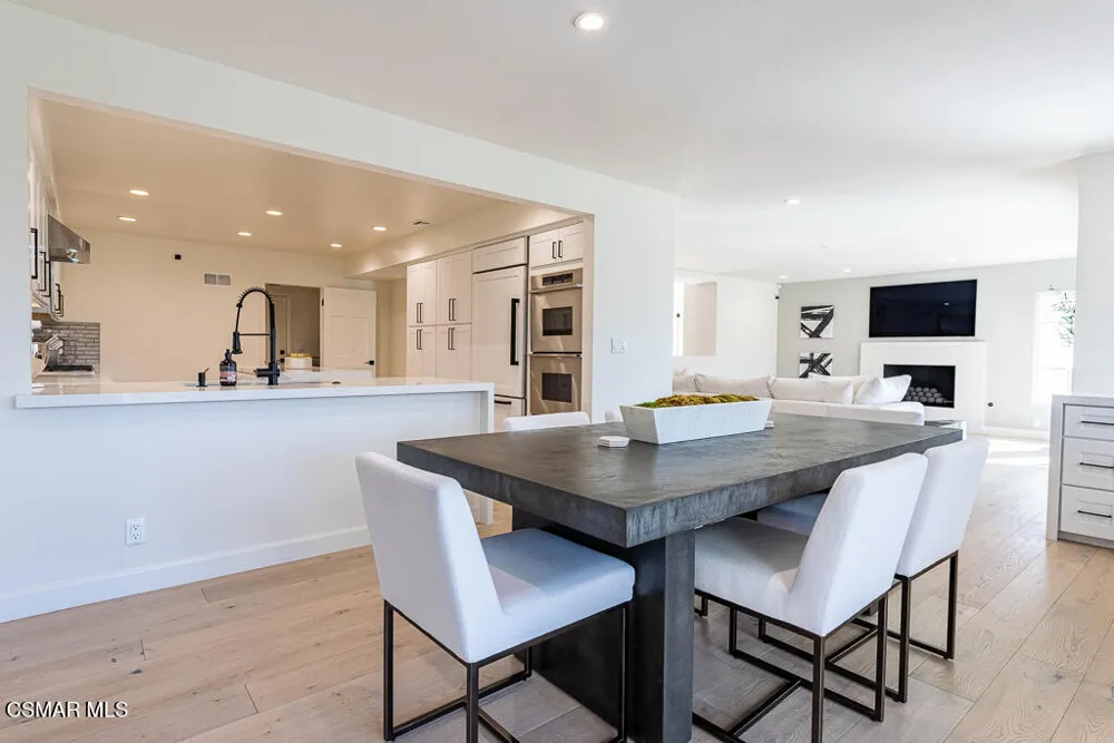 1725 Royal Saint George Drive Westlake Village, CA 91362