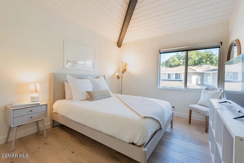 1725 Royal Saint George Drive Westlake Village, CA 91362