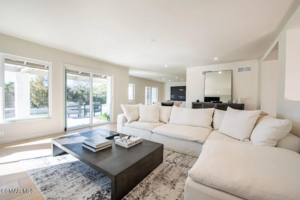 1725 Royal Saint George Drive Westlake Village, CA 91362