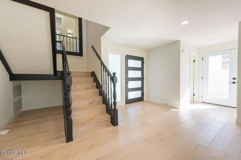1725 Royal Saint George Drive Westlake Village, CA 91362