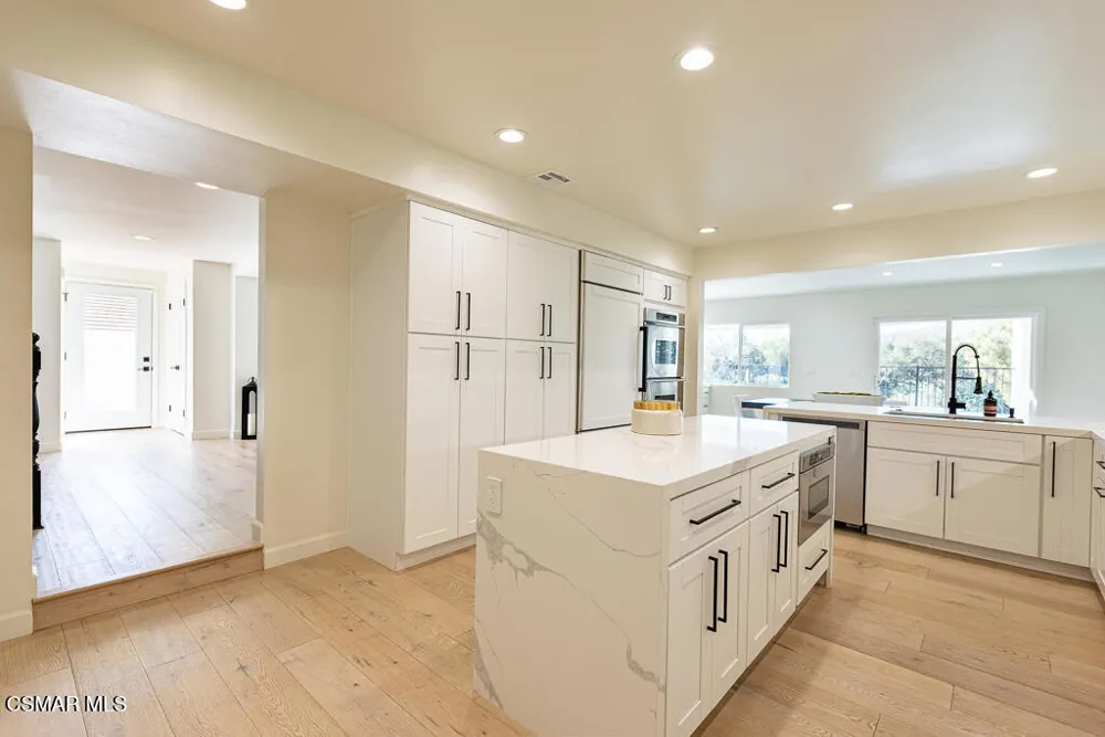 1725 Royal Saint George Drive Westlake Village, CA 91362