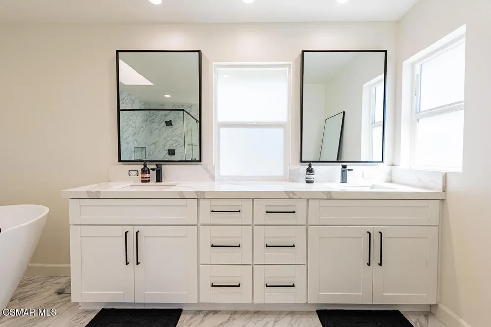 1725 Royal Saint George Drive Westlake Village, CA 91362